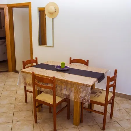 Elenor Apartment *