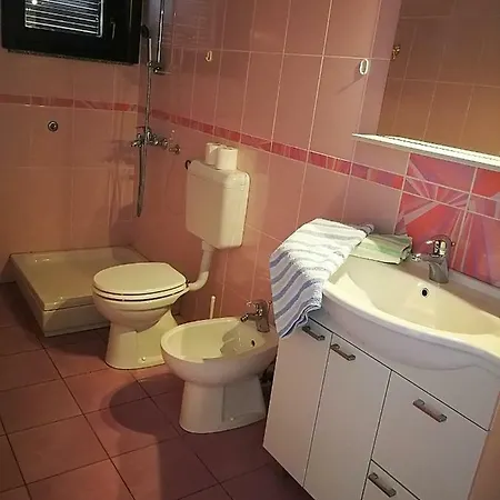Elenor Apartment *