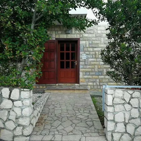 Elenor Apartment *